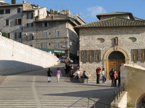 Upper Courtyard of San Francesco Basilica (Piazza Superiore)